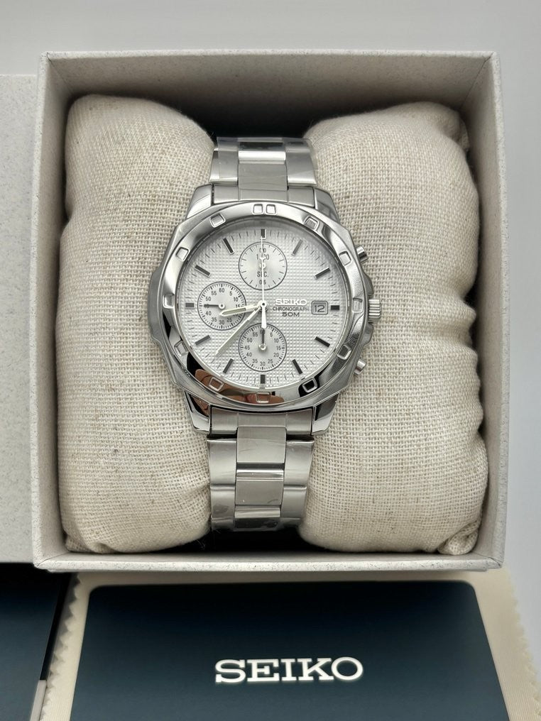 Seiko SND187 Cronografo Bianco — corona e pulsanti del cronografo (4 di 6)
