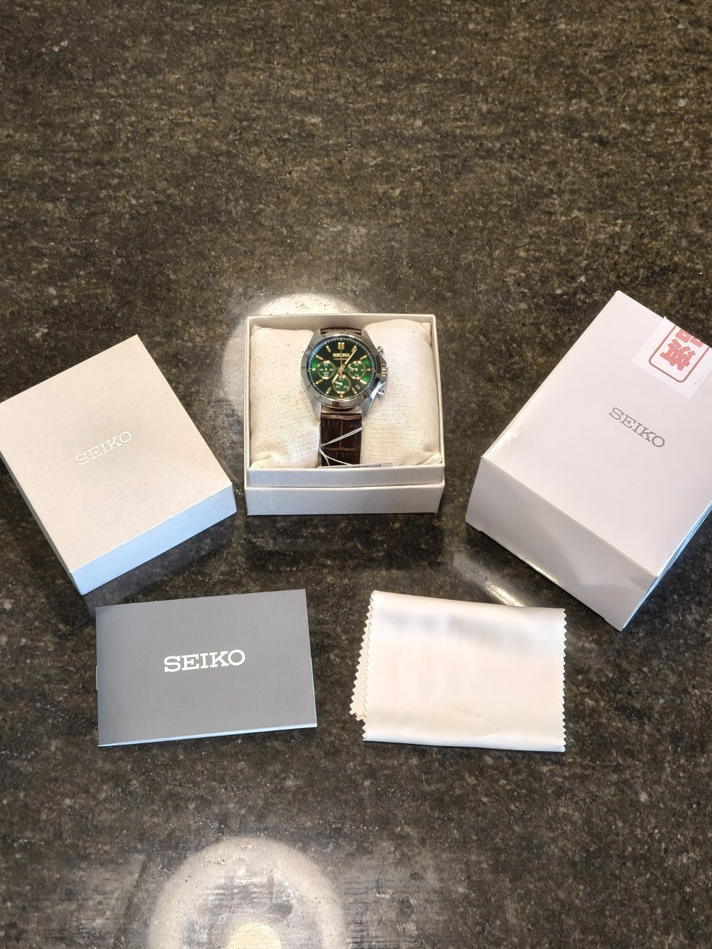 Seiko SBTR017 — fondello a vite