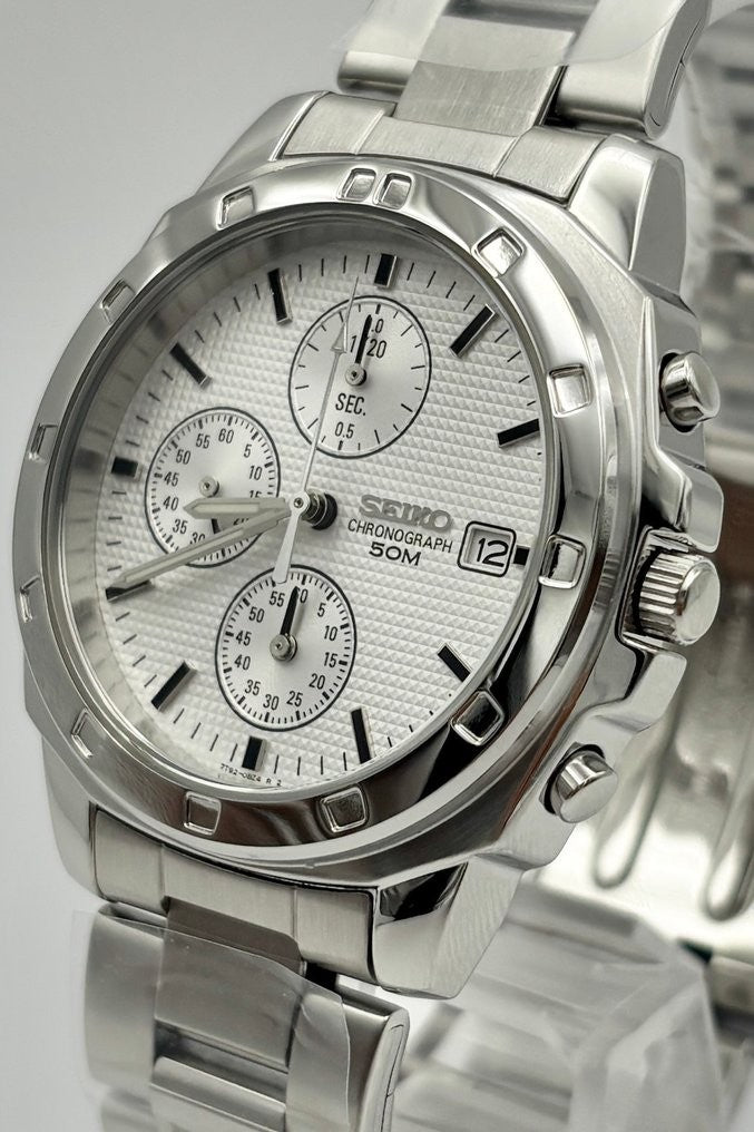 Seiko SND187 Cronografo Bianco — dettaglio del quadrante e dei contatori (2 di 6)