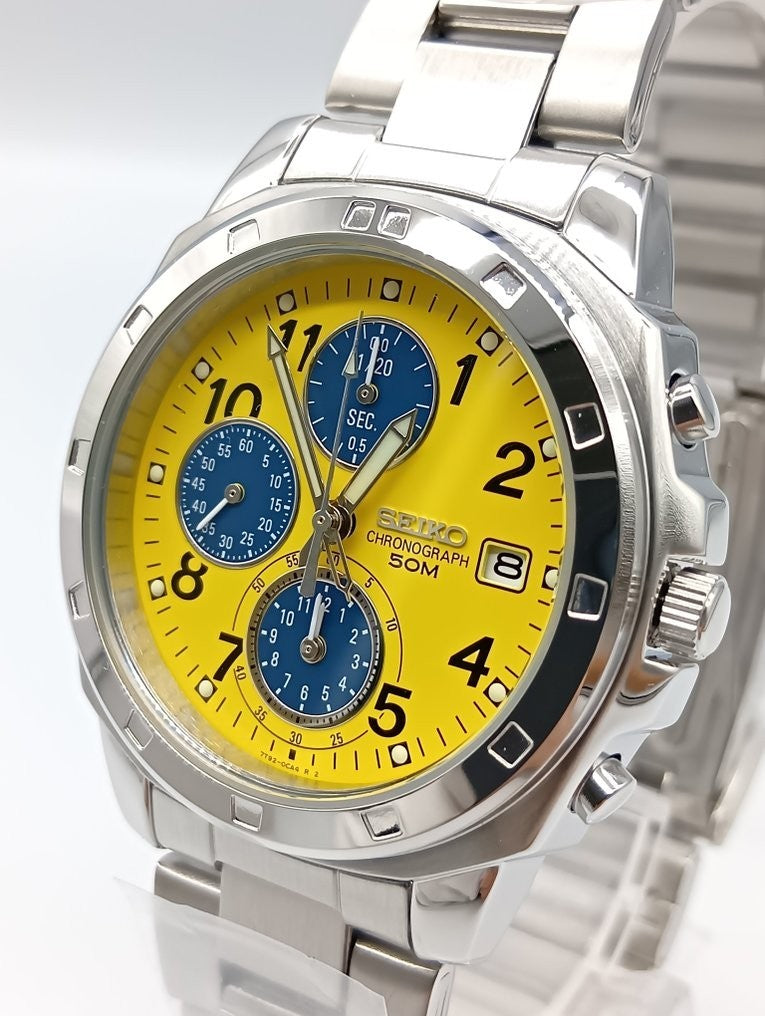 Seiko SND409 Cronografo Giallo e Navy — profilo della cassa in acciaio (3 di 6)