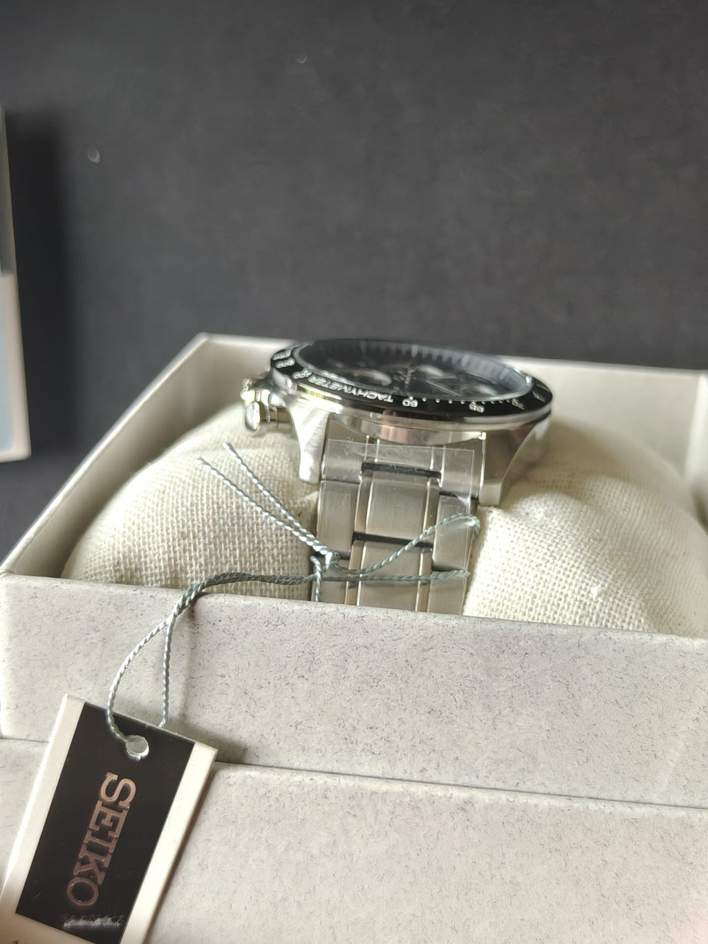 Seiko SBTR027 — fondello a vite