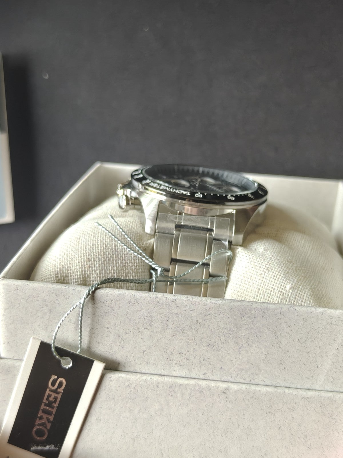 Seiko SBTR027 — fondello a vite