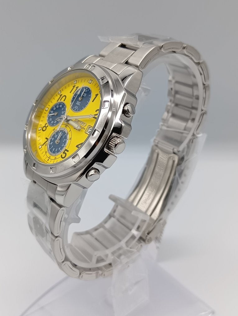 Seiko SND409 Cronografo Giallo e Navy — corona e pulsanti del cronografo (4 di 6)