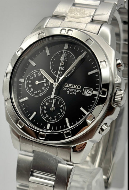 Seiko SND191 Cronografo Nero — dettaglio del quadrante e dei contatori (2 di 6)