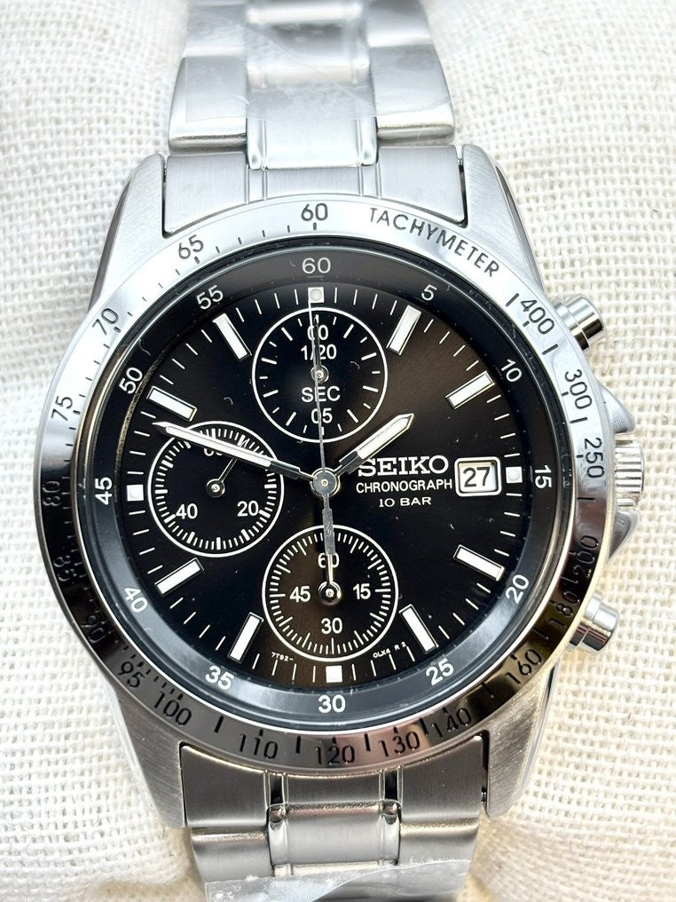 Seiko Spirit SBTQ041 Cronografo Nero JDM — dettaglio del quadrante e dei contatori (2 di 6)
